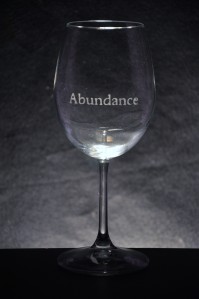Kotodama Glassware Red wine glass featuring the positive word "Abundance"
