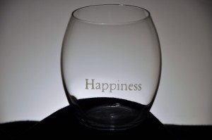 Kotodama Glassware Stemless wine glass featuring the positive word "Happiness"
